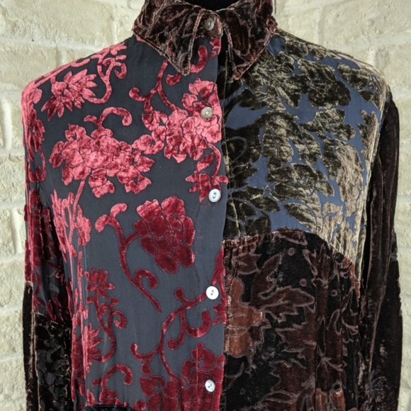 Chico's Red Blouse Silk & Velvet Mix Print Long sleeve Burn-out Size 2 - Picture 2 of 9